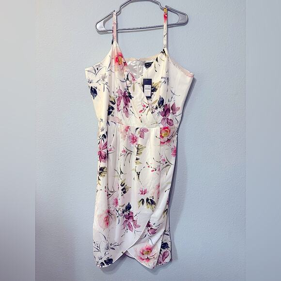 City Chic NWT Darling Tulip Hem Midi Dress in Darling White Floral XXL 24 - Picture 2 of 6